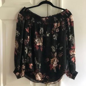 🍷White House Black Market🍷Floral Flowy Blouse🍷
